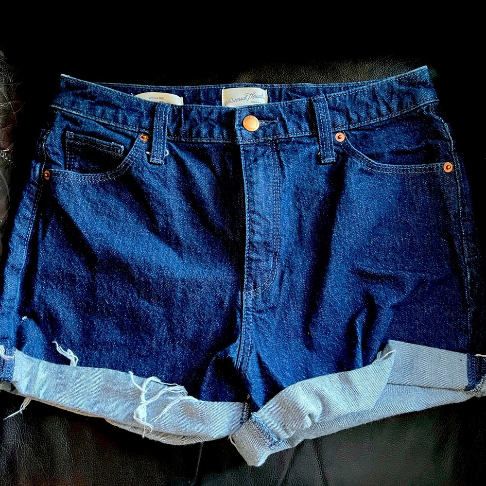 Universal Thread Shorts
